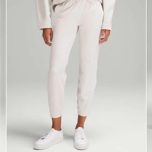 Lululemon Soft Jersey Classic Fit Mid-Rise Jogger *7/8 length in Bone